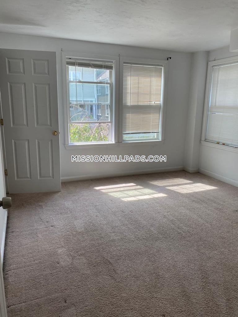3 bed, 2.5 bath apartment for rent at 174 Calumet St Unit 1, Mission Hill — photo 29 of 32