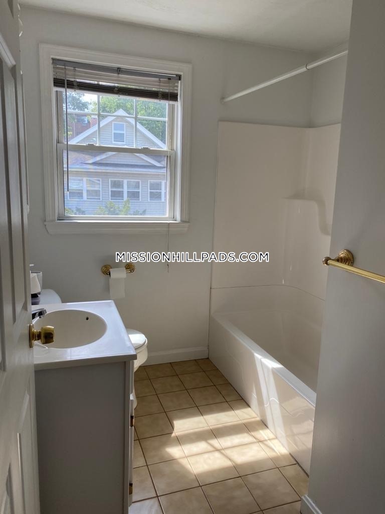 3 bed, 2.5 bath apartment for rent at 174 Calumet St Unit 1, Mission Hill — photo 31 of 32