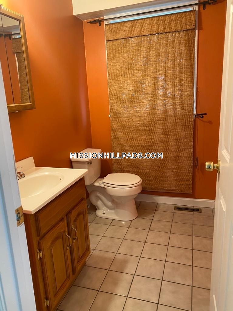 3 bed, 2.5 bath apartment for rent at 174 Calumet St Unit 1, Mission Hill — photo 32 of 32