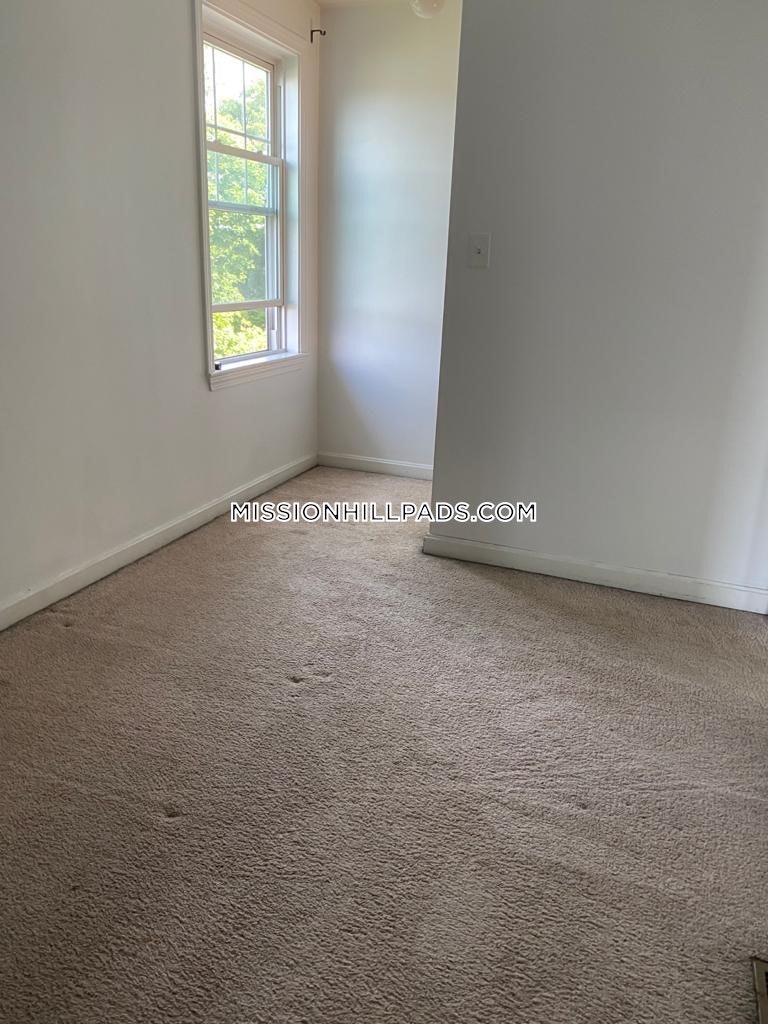 3 bed, 2.5 bath apartment for rent at 174 Calumet St Unit 1, Mission Hill — photo 18 of 32
