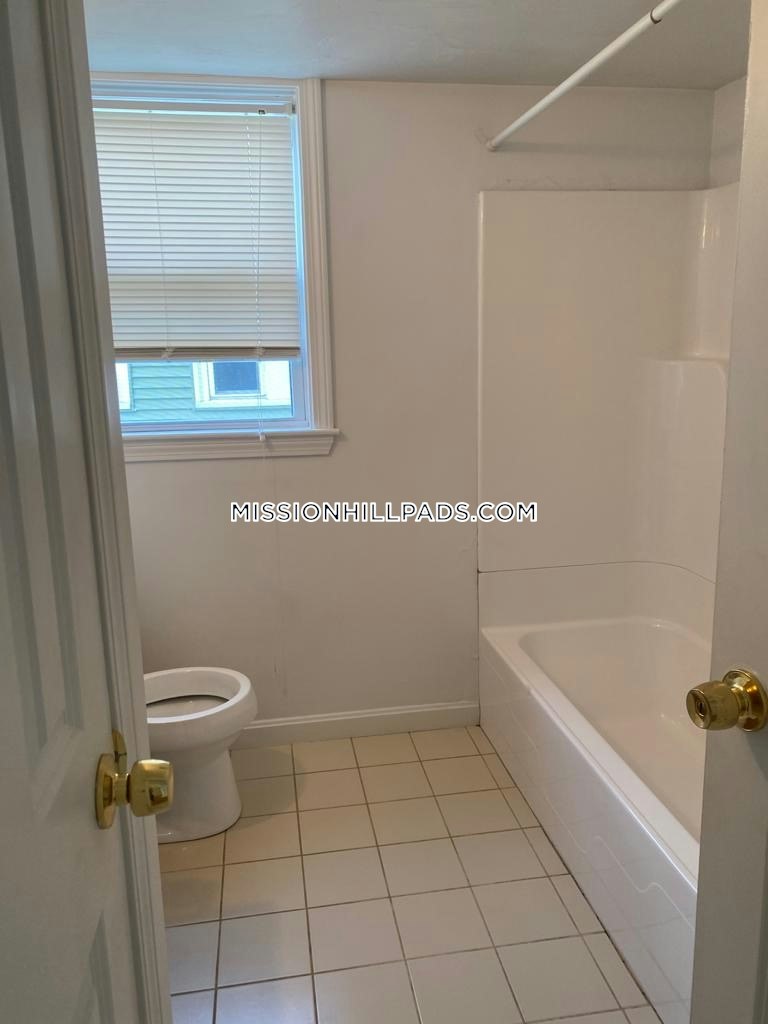 3 bed, 2.5 bath apartment for rent at 174 Calumet St Unit 1, Mission Hill — photo 6 of 32