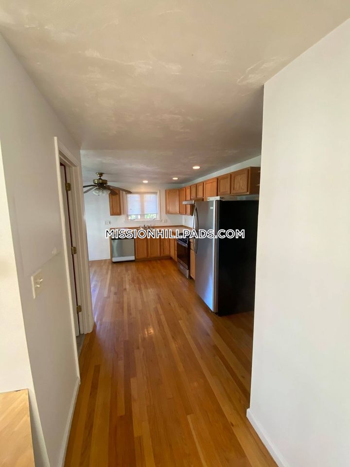 3 bed, 2.5 bath apartment for rent at 174 Calumet St Unit 1, Mission Hill — photo 8 of 32