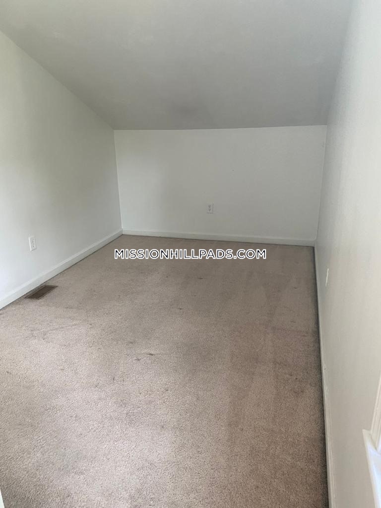 3 bed, 2.5 bath apartment for rent at 174 Calumet St Unit 1, Mission Hill — photo 9 of 32