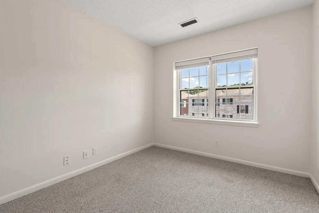 10 Lake Shore Ct, Brighton