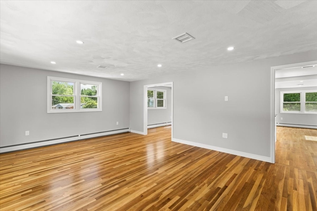 19 Coach Ln, Norwood