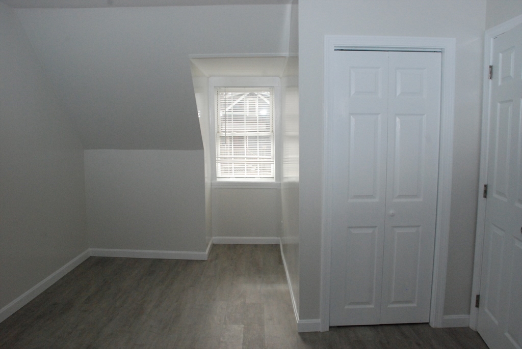 8 Sunset Rd, Wayland