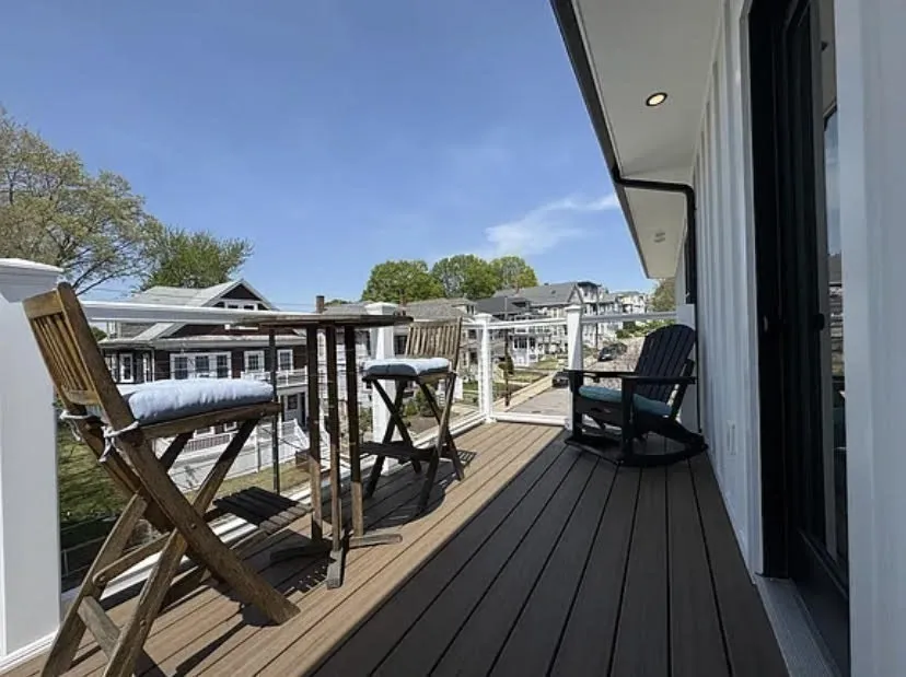 35 Hunnewell Ave, Oak Square