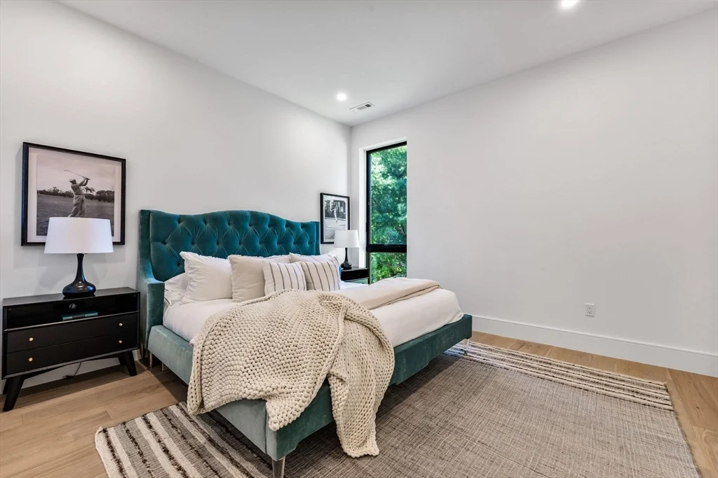 1114 Beacon St, Newton Center