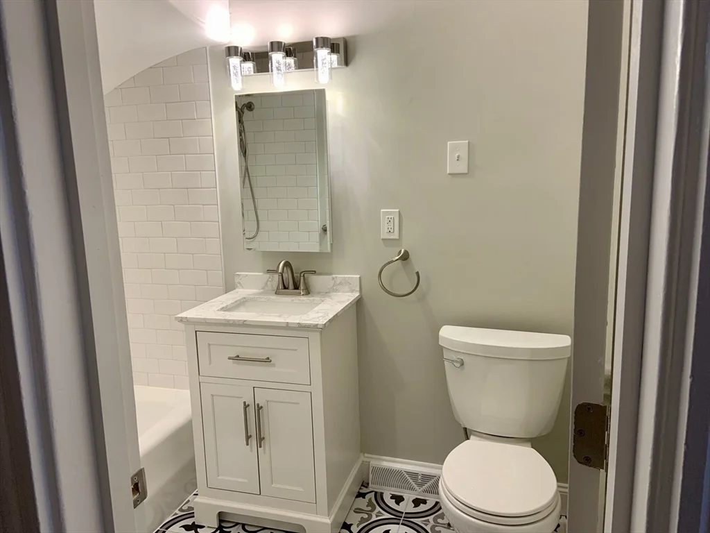 91 Walnut St, Brookline Village