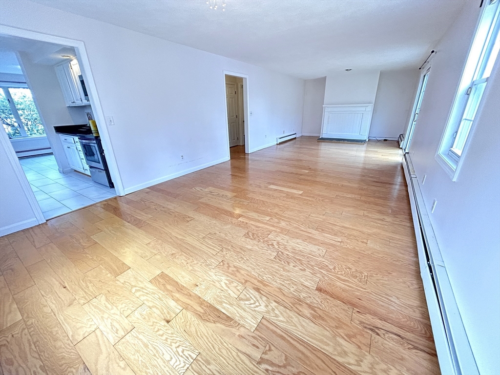 12 Homeward Ln, Natick