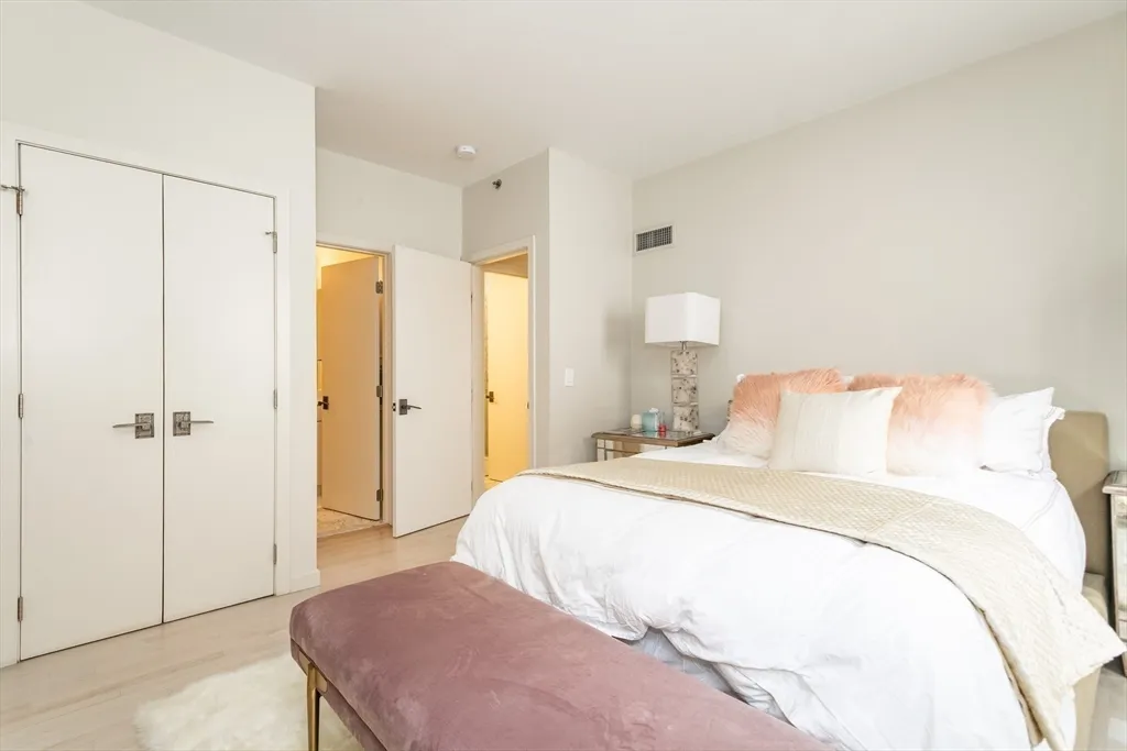 755 Boylston St, Back Bay