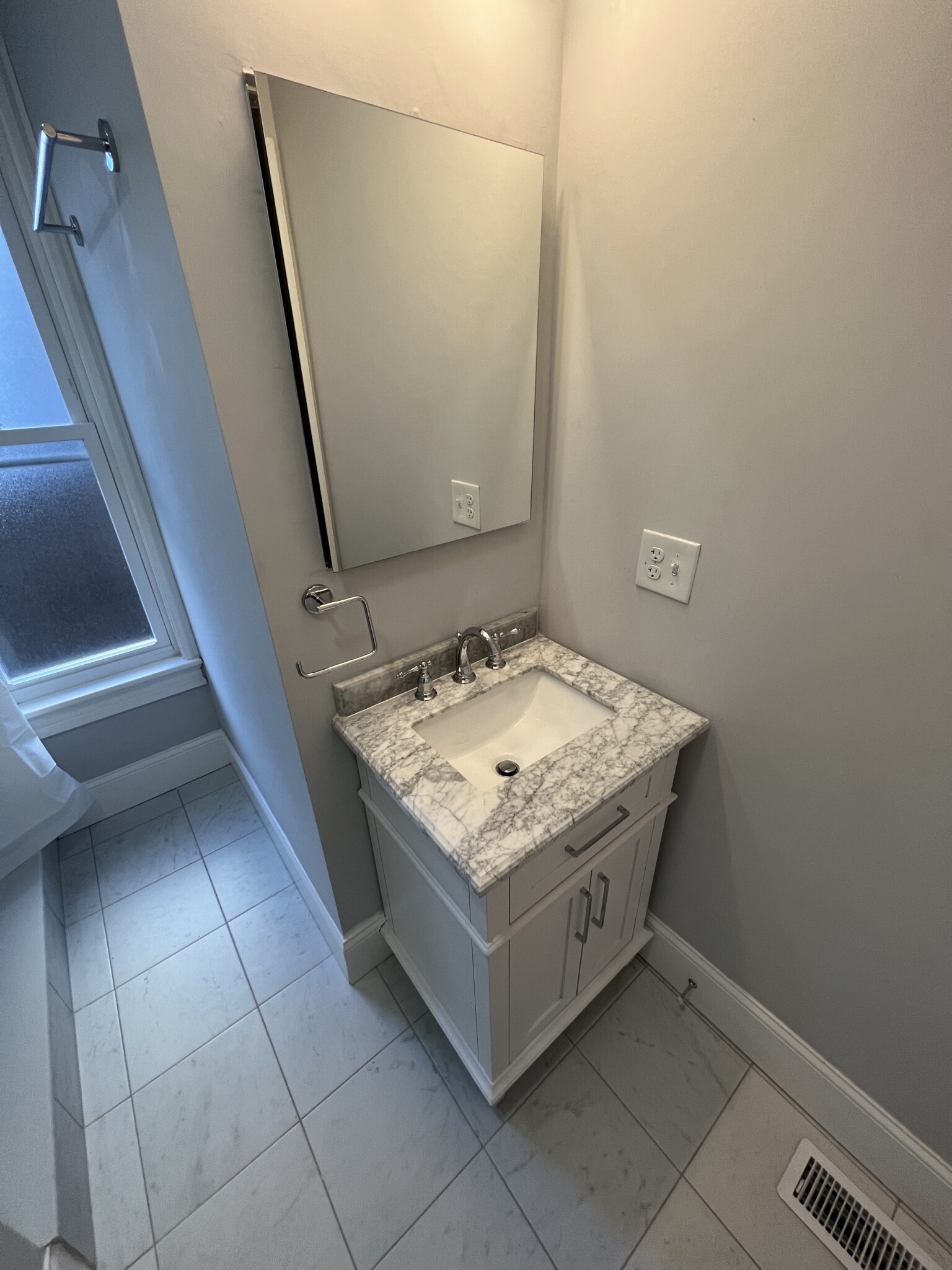 374 Oxford St, Baldwin