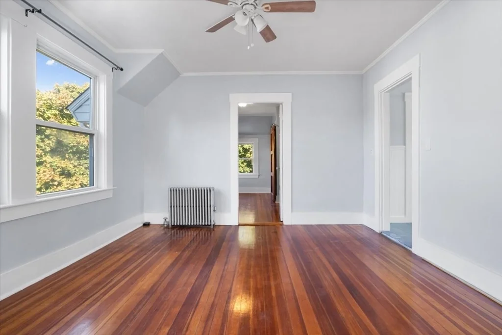 8 Linwood St, Holbrook