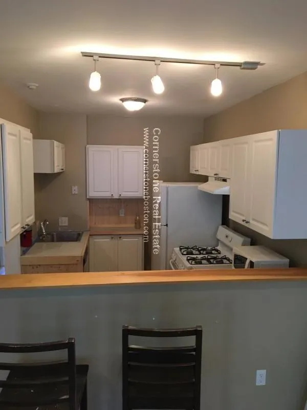 5 Chesterton St, Roxbury