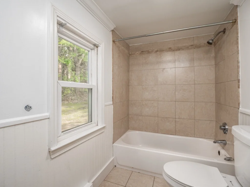 117 Precinct St, Lakeville