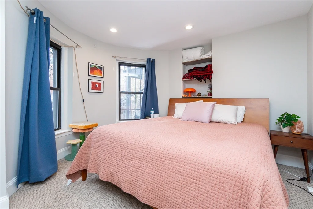209 W Newton, Back Bay