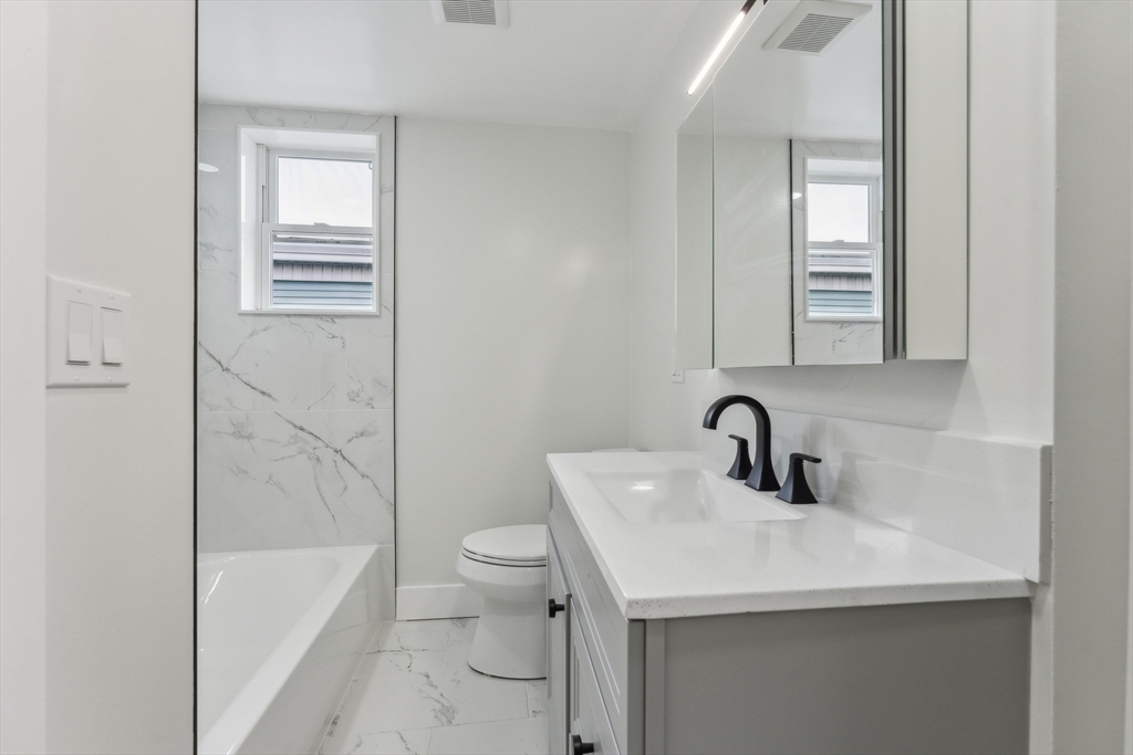 47 Brackett St, Oak Square