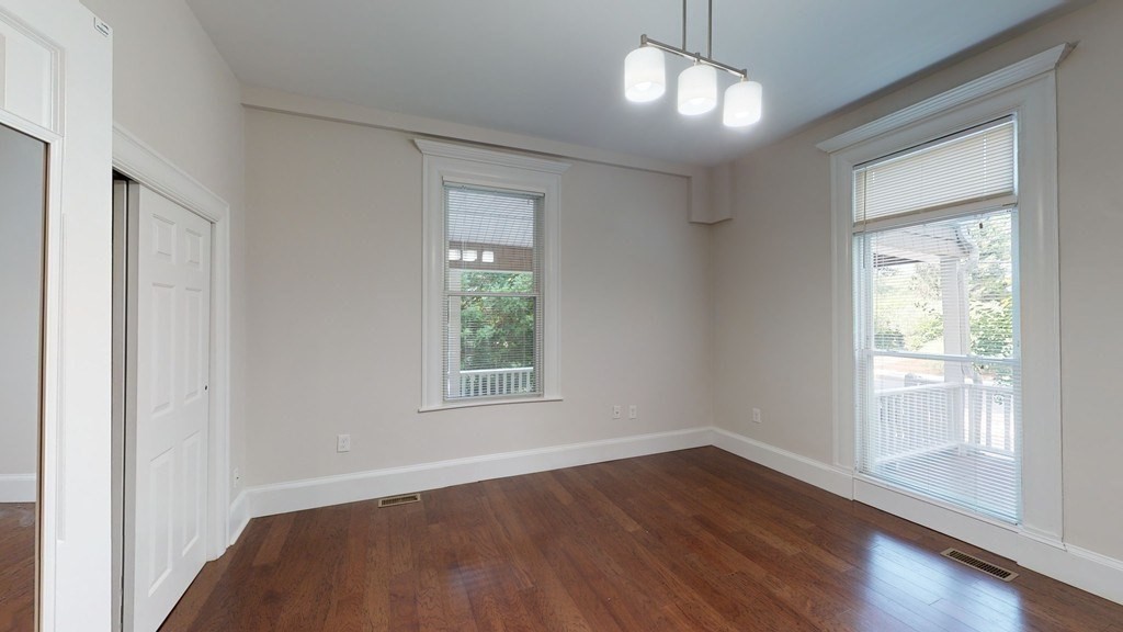 37 Walnut Pl, Newtonville