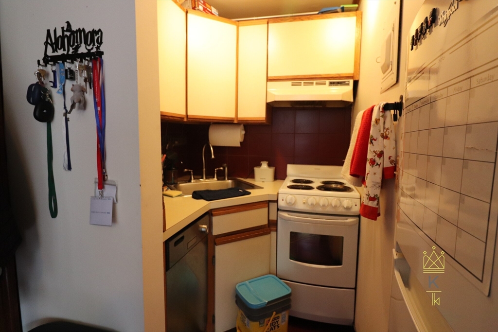 8 Keswick St, Fenway