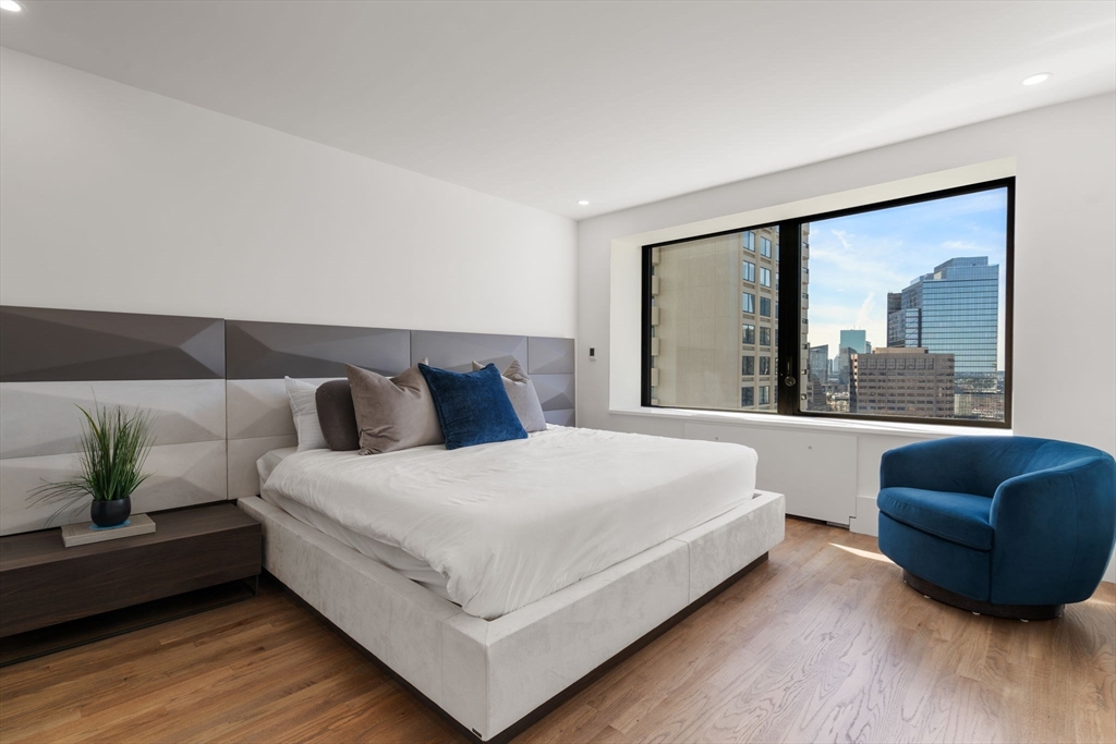 85 E India Row, Waterfront