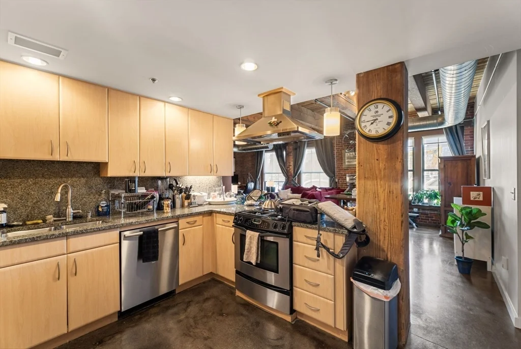 9 W Broadway, South Boston