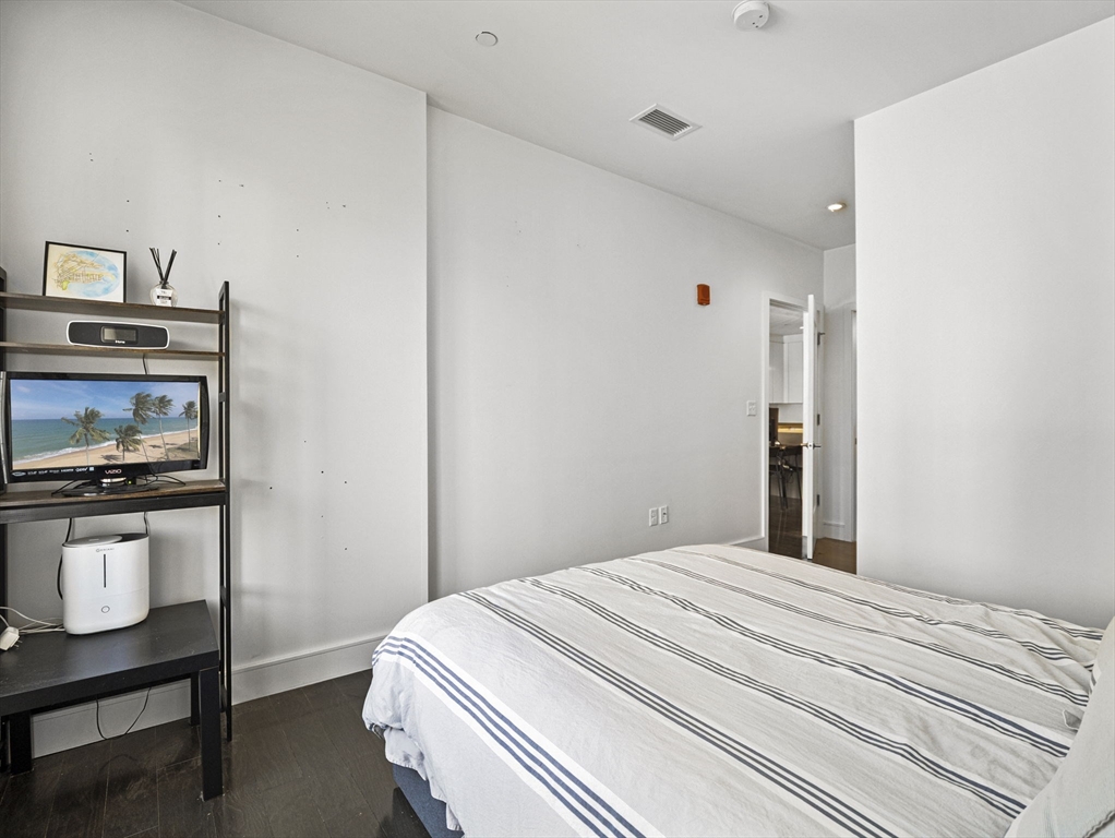 2 West 6th St, South Boston