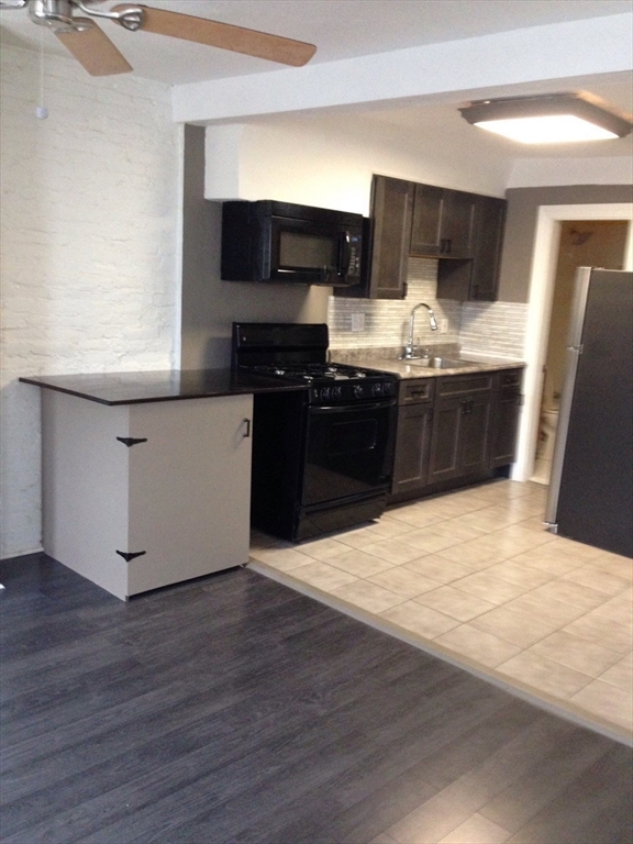 8 Greenwich St, Mission Hill