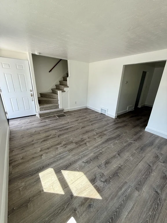 487 Mill St, Worcester