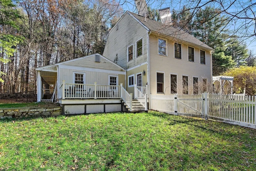 379 Concord Rd, Sudbury