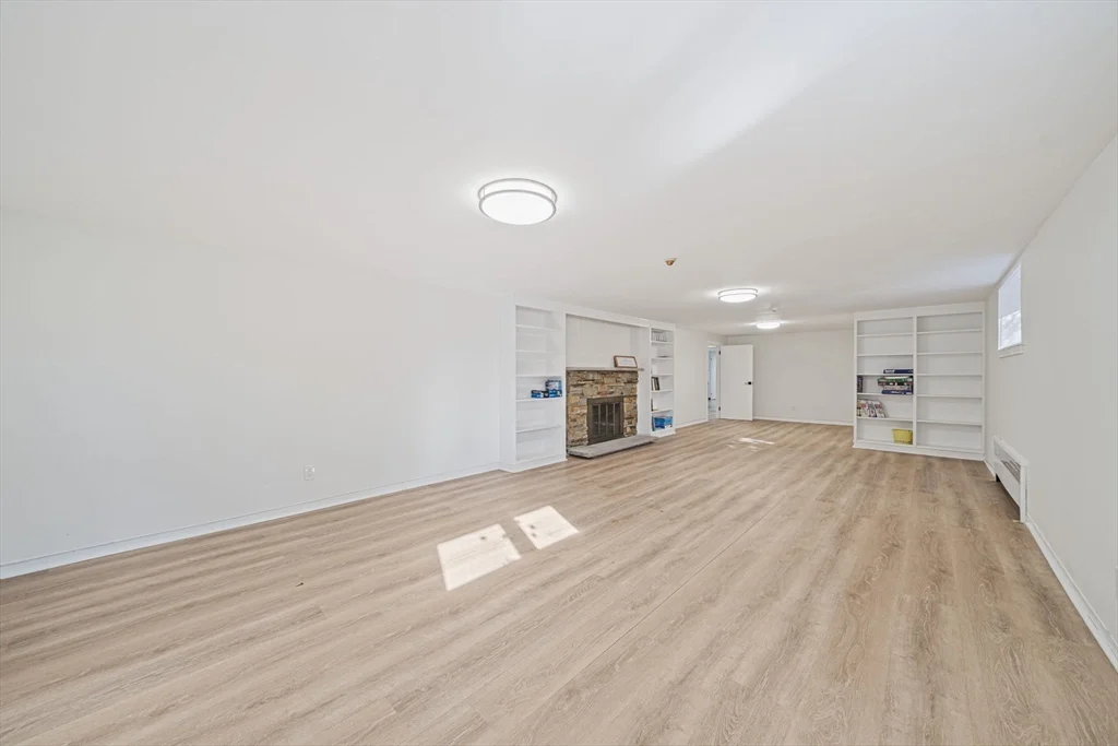66 Roosevelt Rd, Newton