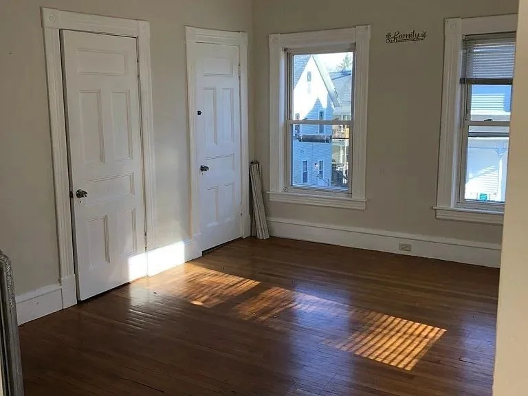 3 Belmont St, Lowell