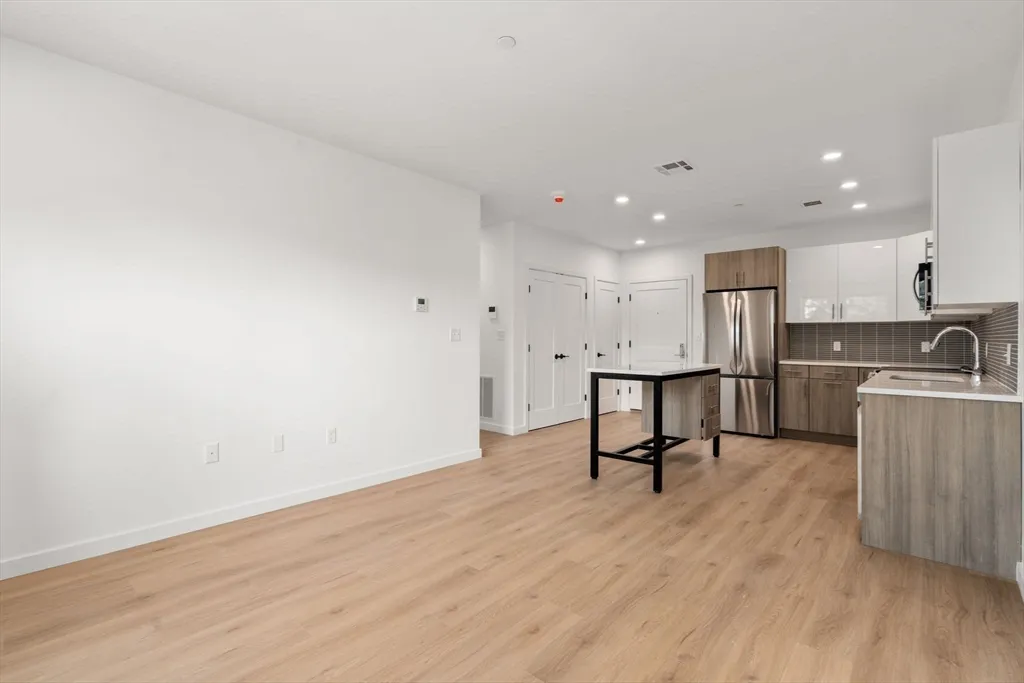 40 Centre St, North Brookline