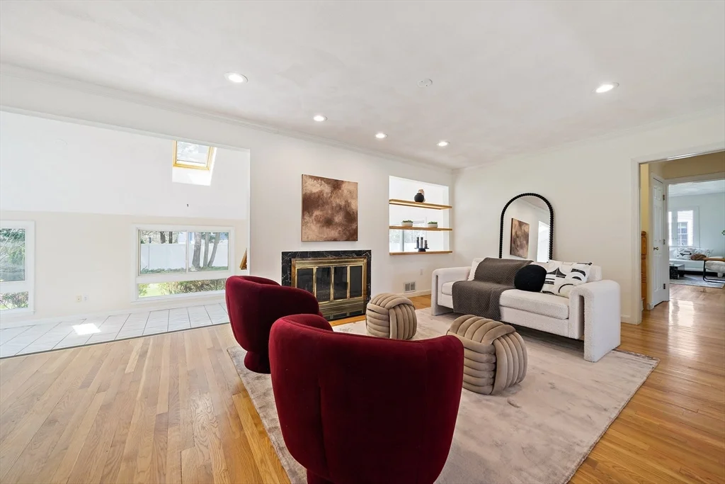 28 Mansfield Rd, Wellesley