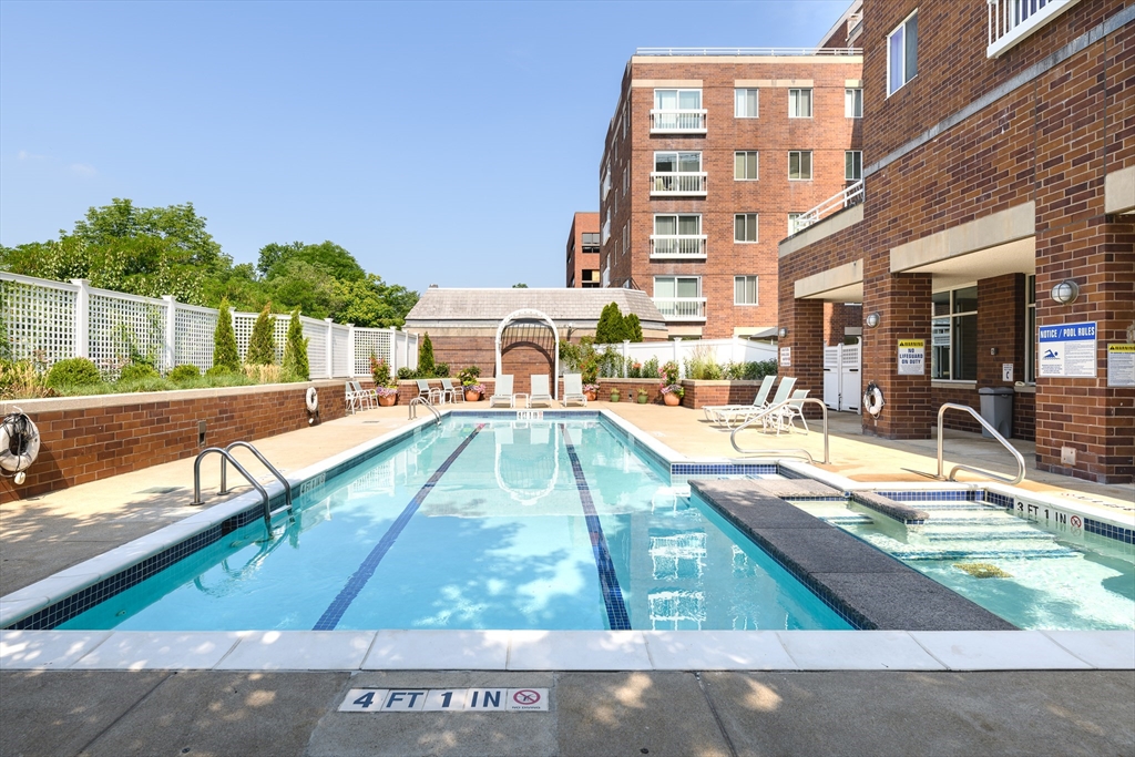 950 Massachusetts Ave, Riverside