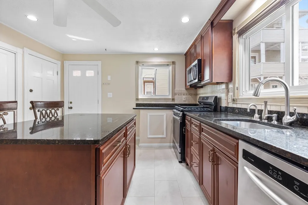 17 Wheeler Ave, Medford