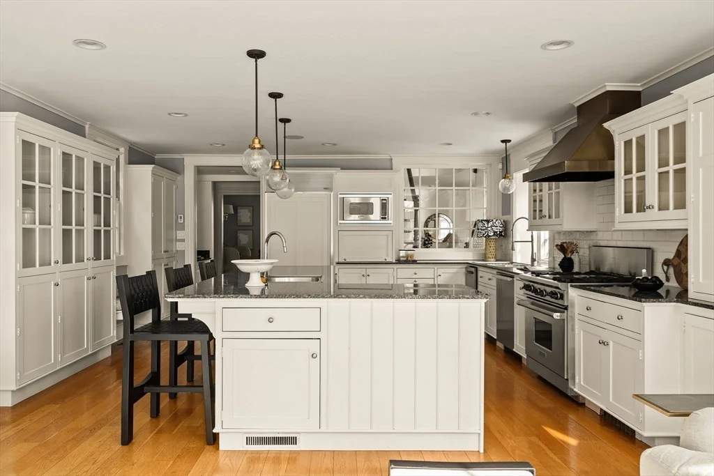 59 Harbor Ave, Marblehead Neck