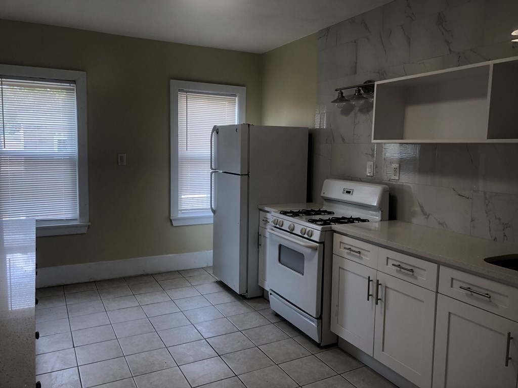 2 bed, 1 bath apartment for rent at 16 Creighton St Unit 3, Jamaica Plain — photo 5 of 13