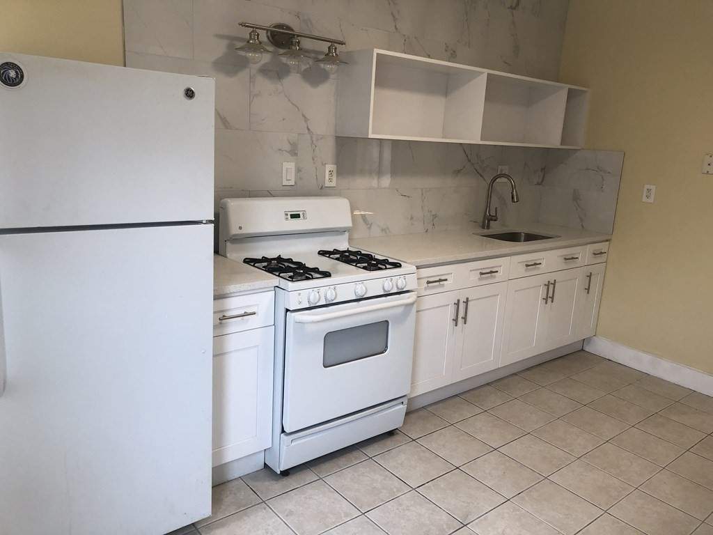 2 bed, 1 bath apartment for rent at 16 Creighton St Unit 3, Jamaica Plain — photo 4 of 13