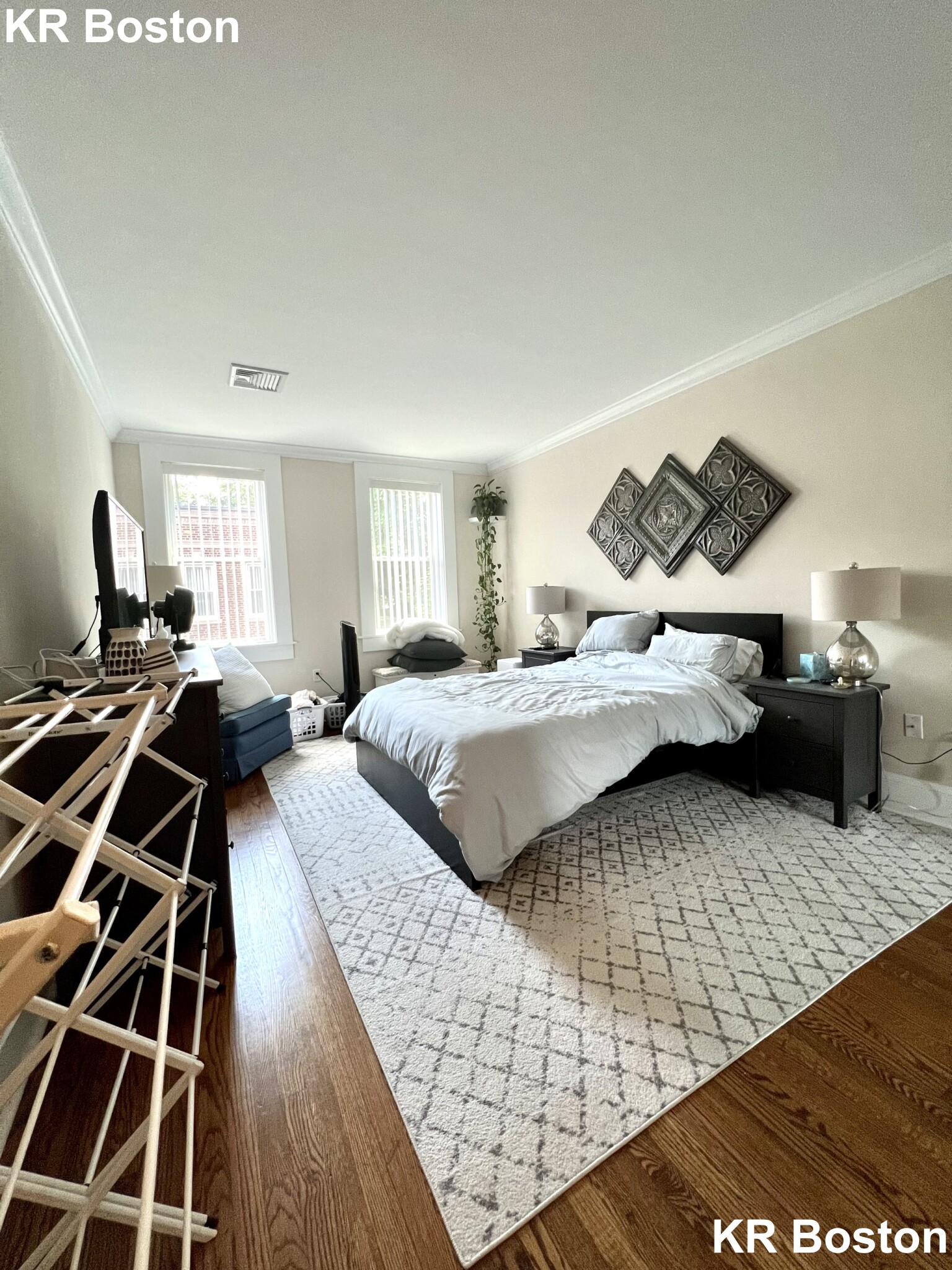 2 bed, 1 bath apartment for rent at 17 Short St Unit 3, Coolidge Corner — photo 2 of 4