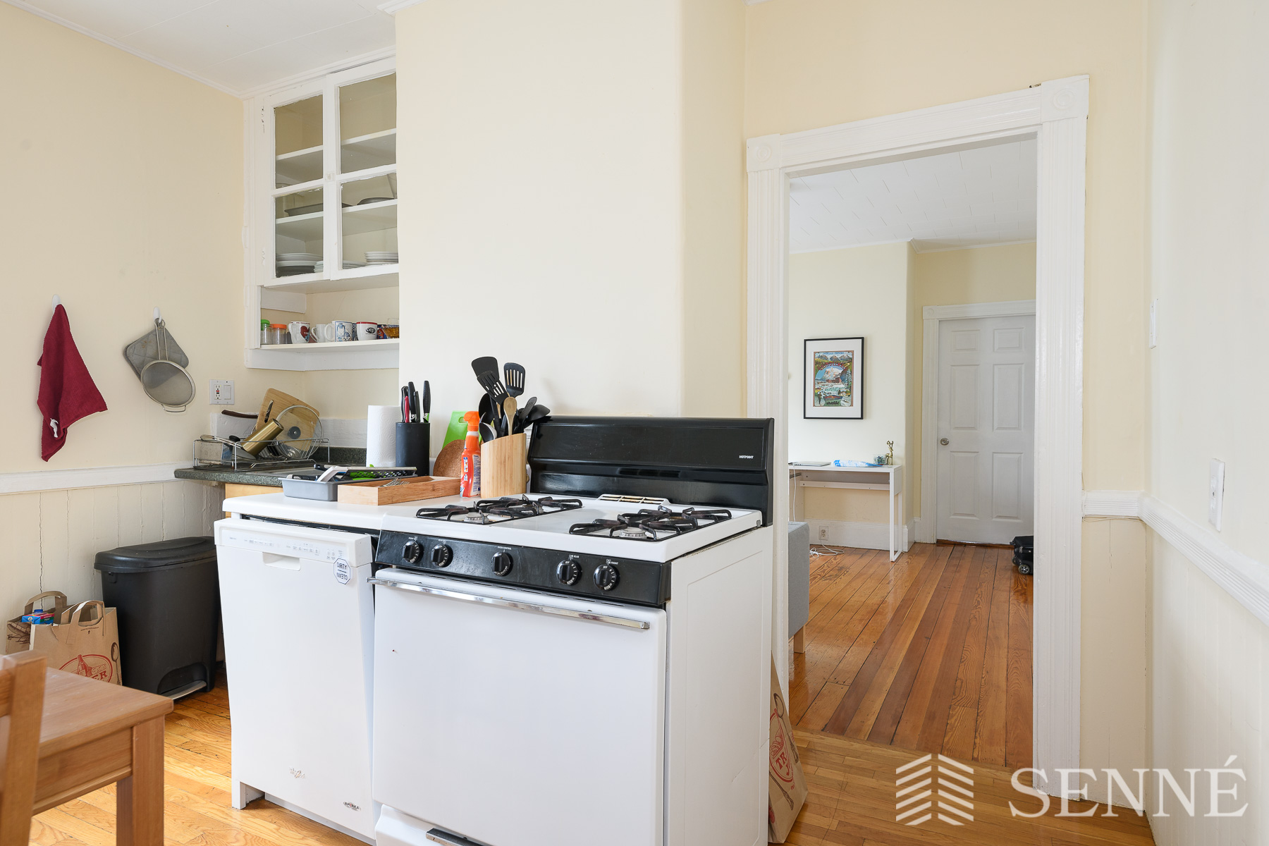 3.5 bed, 1 bath apartment for rent at 16 Bristol Unit 3, Mid Cambridge — photo 2 of 10