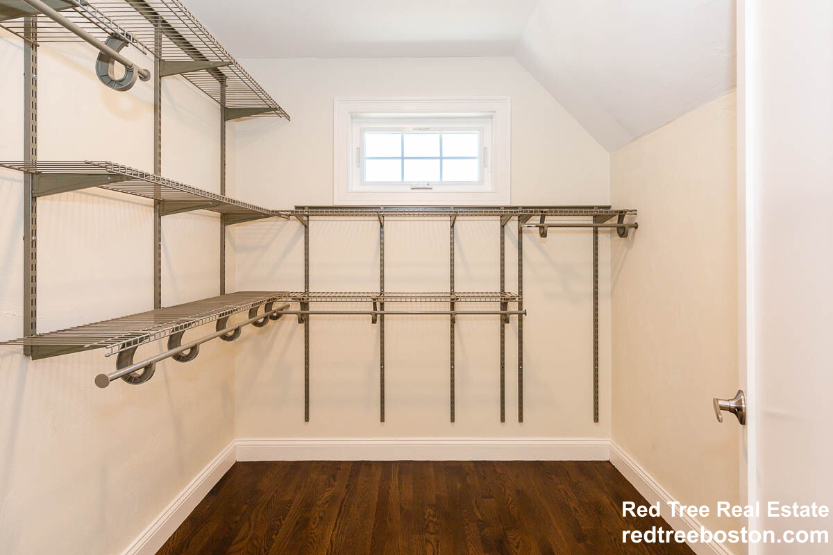 77 Rock Glen Rd, Medford