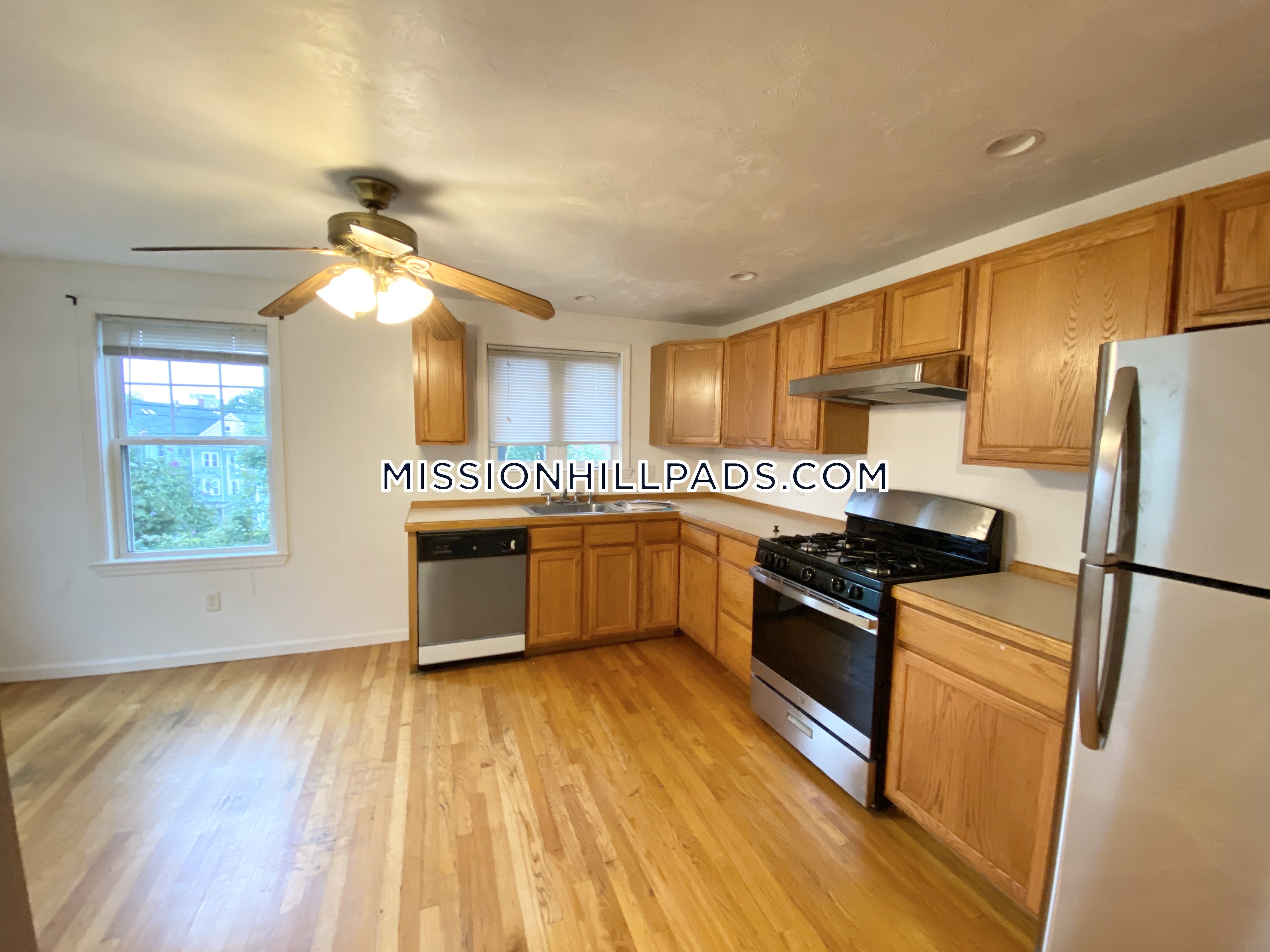 3 bed, 2.5 bath apartment for rent at 174 Calumet St Unit 1, Mission Hill — photo 2 of 32