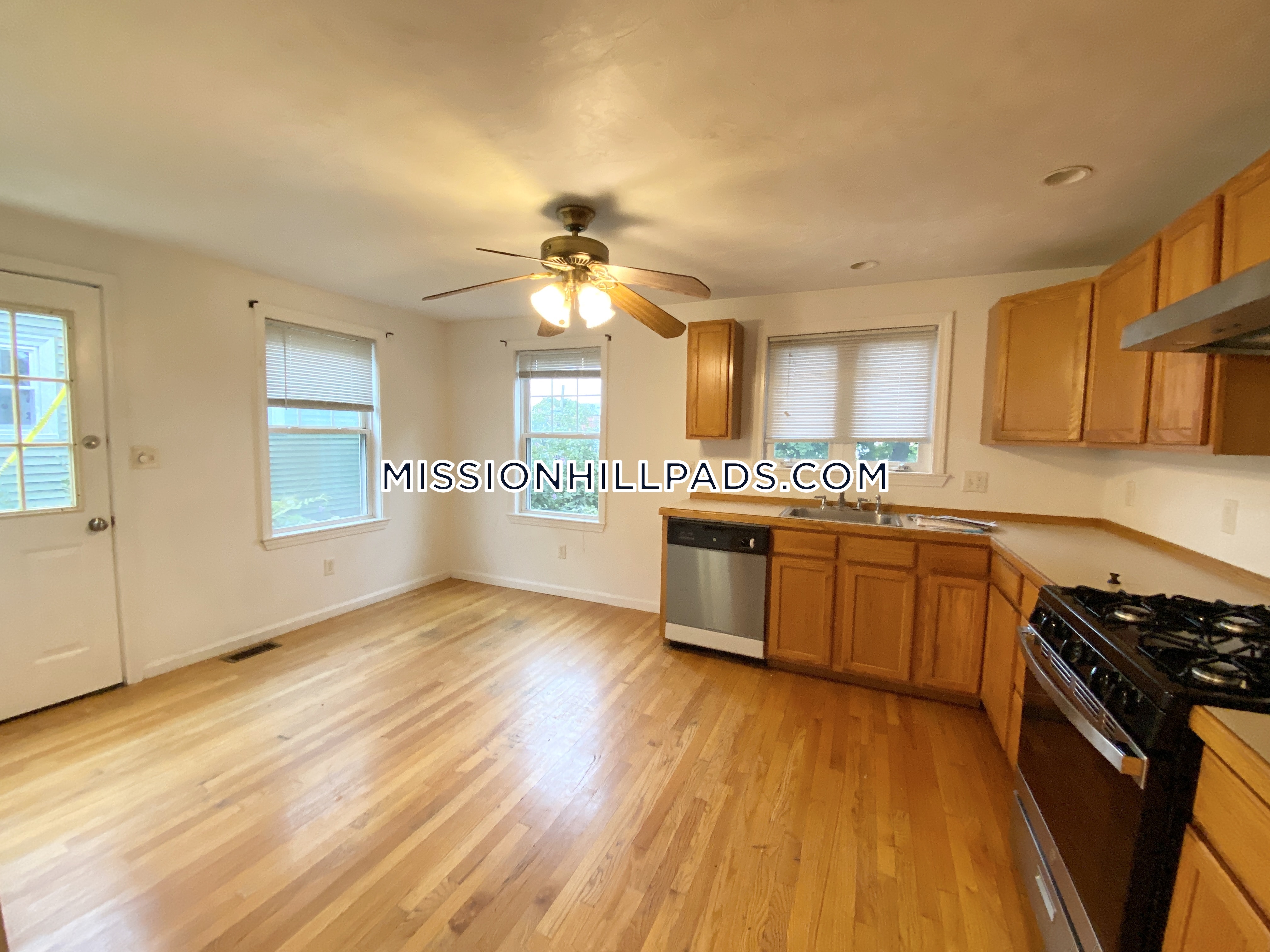 3 bed, 2.5 bath apartment for rent at 174 Calumet St Unit 1, Mission Hill — photo 11 of 32