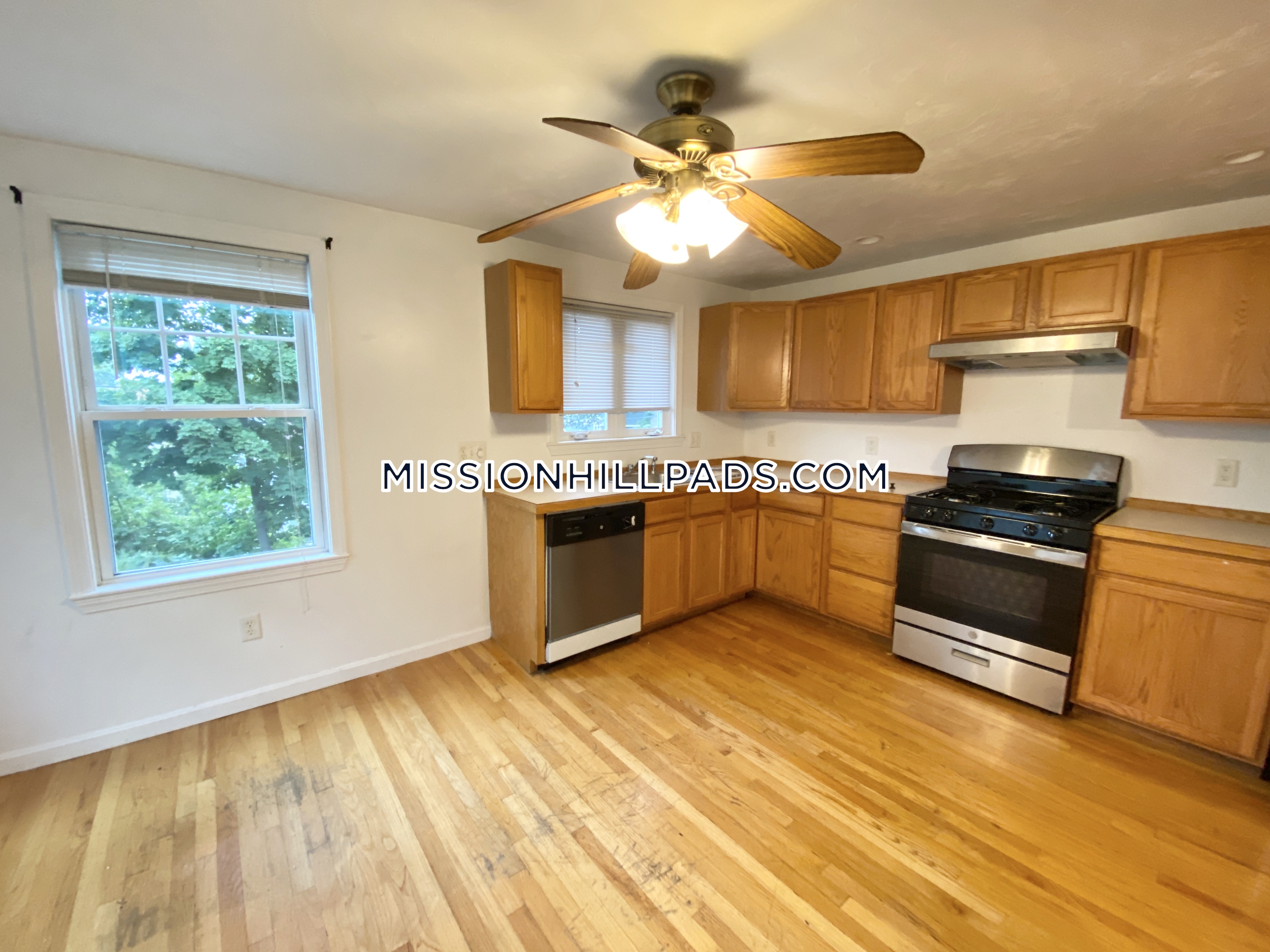 3 bed, 2.5 bath apartment for rent at 174 Calumet St Unit 1, Mission Hill — photo 1 of 32