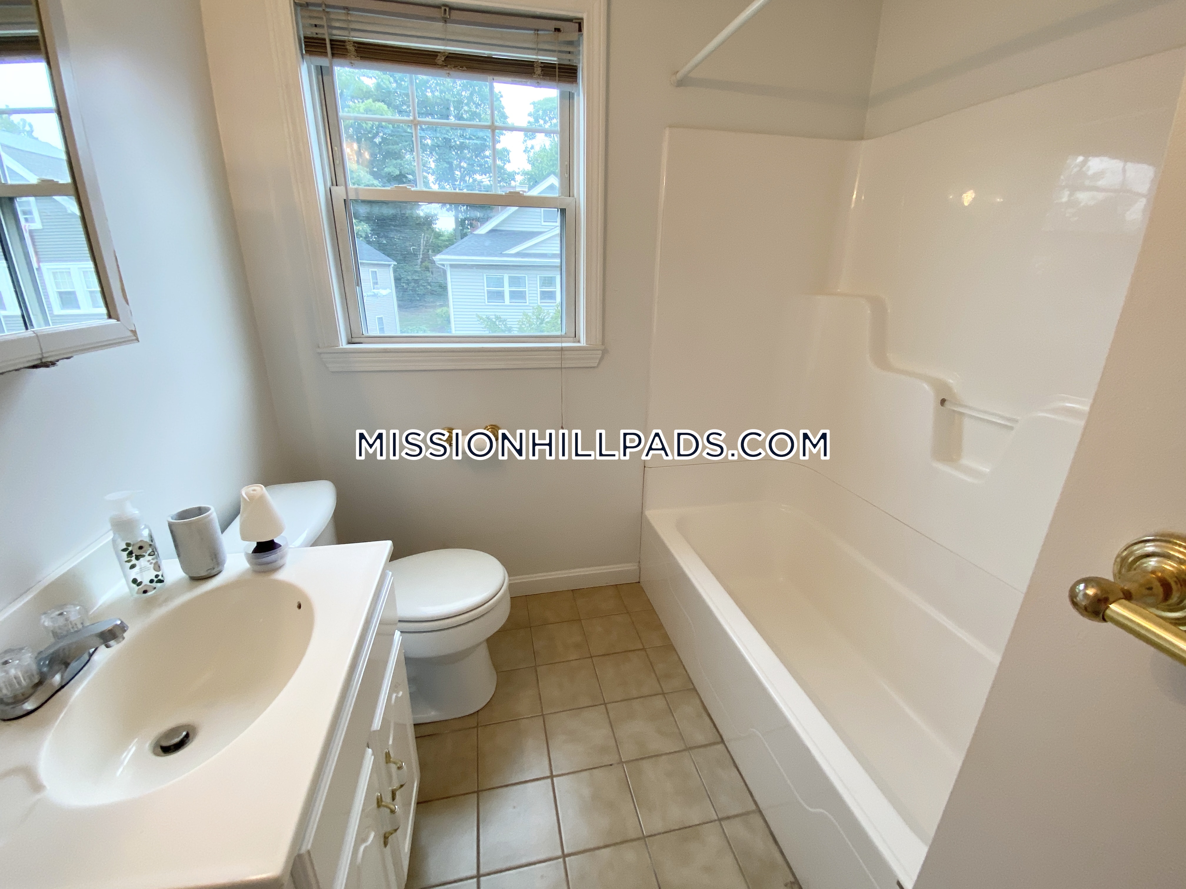 3 bed, 2.5 bath apartment for rent at 174 Calumet St Unit 1, Mission Hill — photo 30 of 32