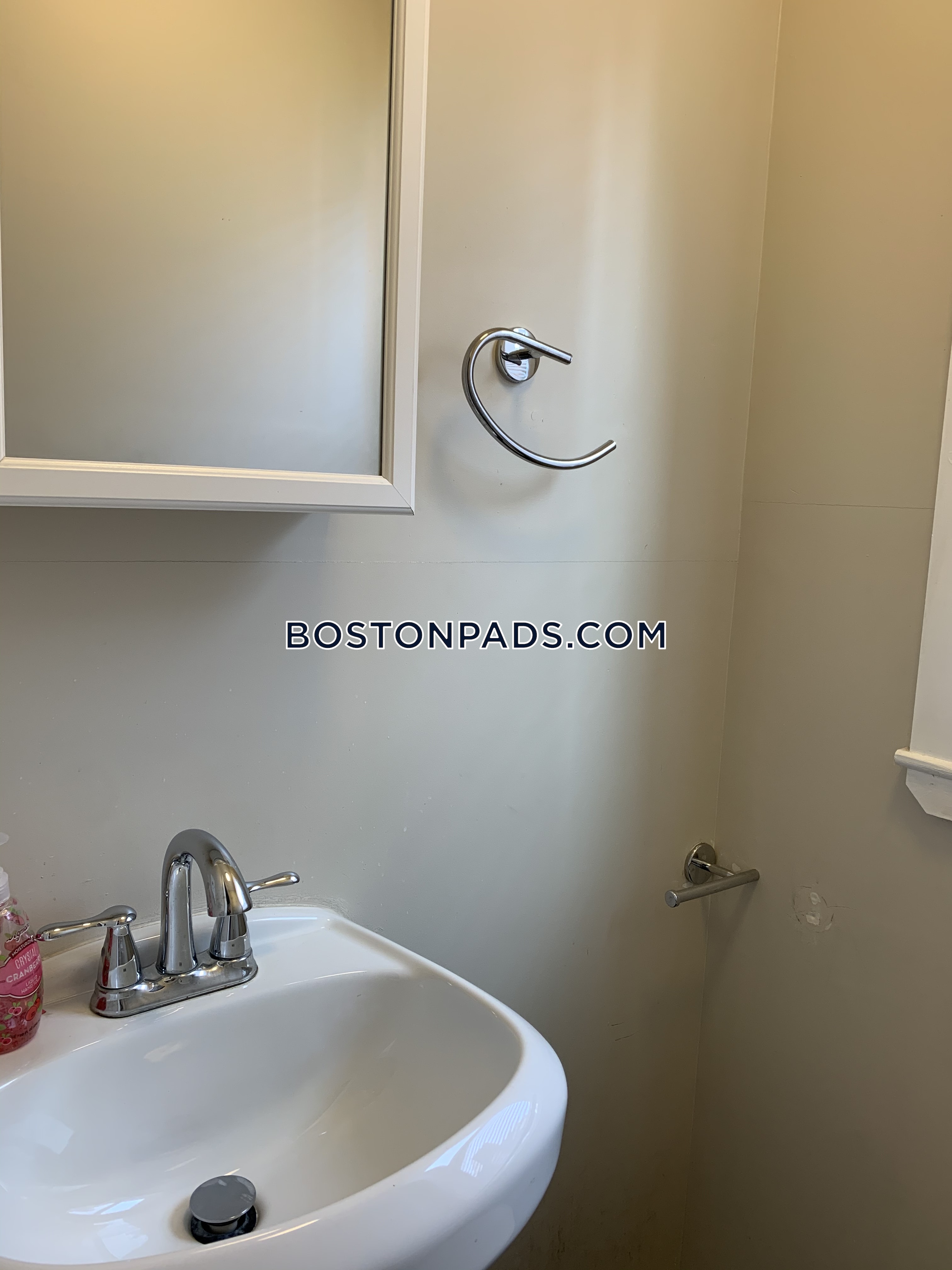 3 bed, 1 bath apartment for rent at 515 Medford St, Winter Hill — photo 31 of 38