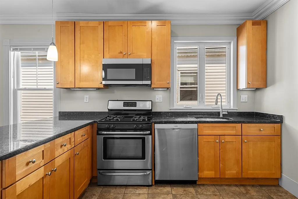 11 Woodlawn St, Jamaica Plain