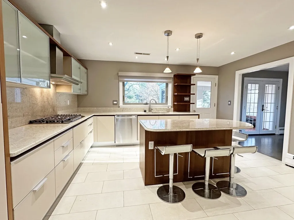 6 Brownson Ter, Jamaica Plain