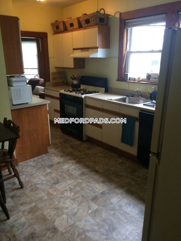 8+ bed, 3 bath apartment for rent at 57 Quincy St Unit 57, Tufts University