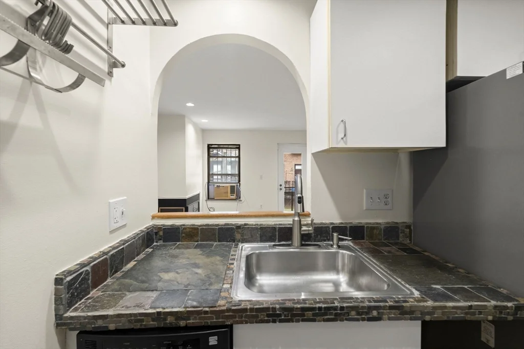 18 East Springfield St, Harrison Lenox